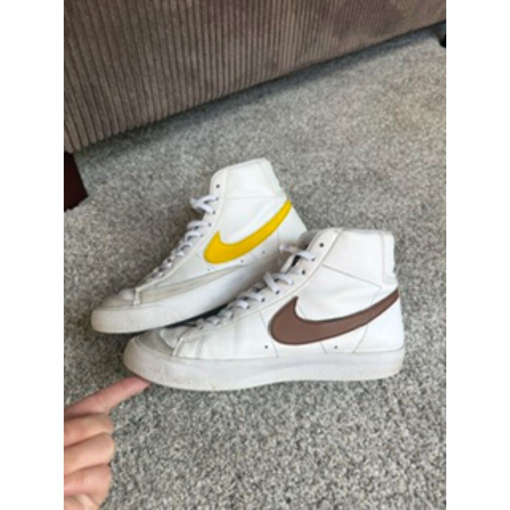 Nike Blazer Mid ’77 Mismatched Swoosh White Kids 6Y Women’s 7.5